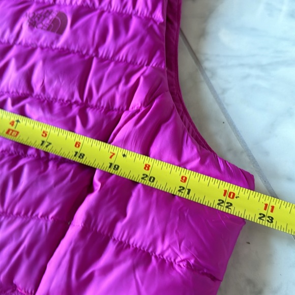 Northface women’s hooded vest pink nwt xl - Picture 5 of 5